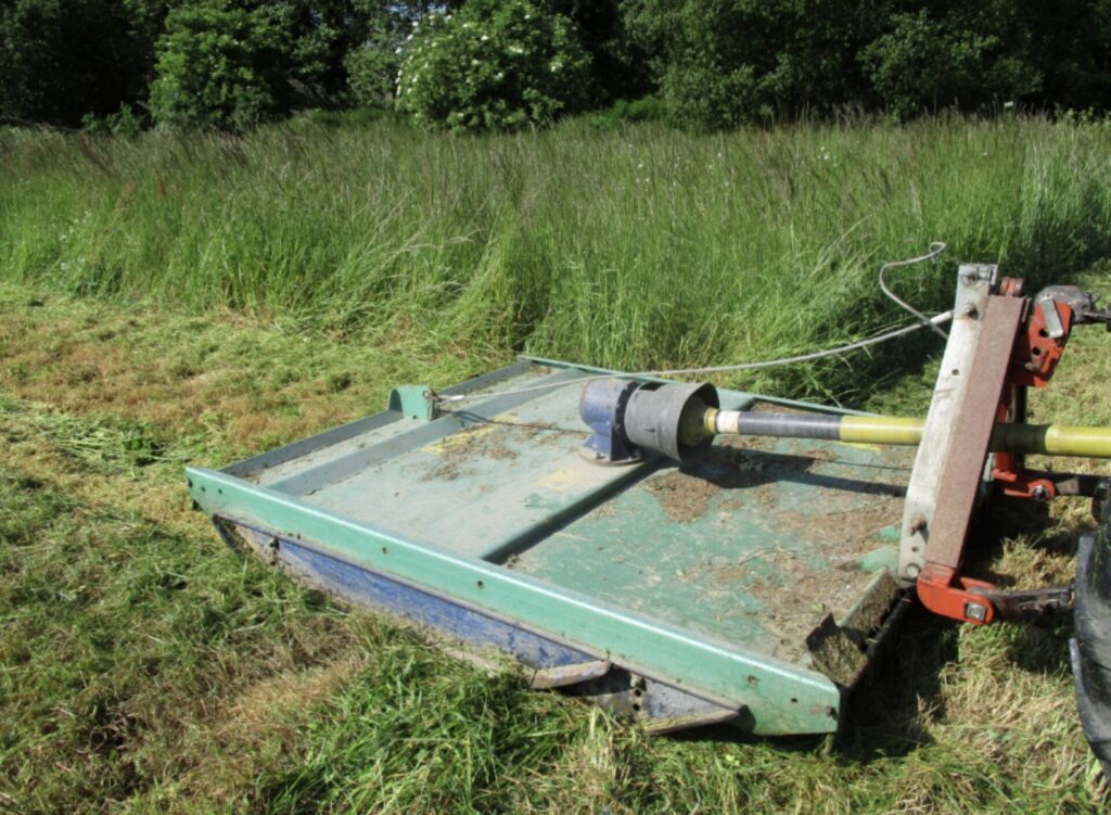 fauche de prairie au gyrobroyeur